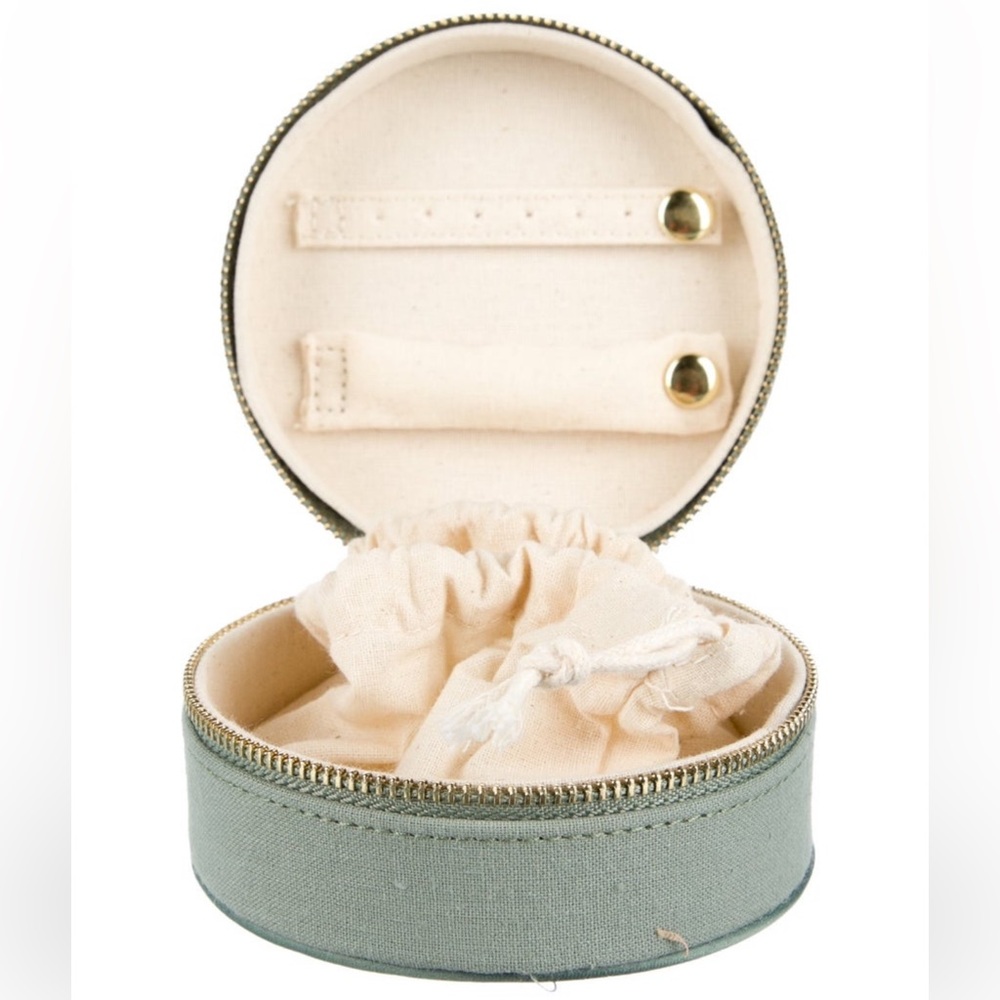🇫🇷NWOT Sezane Sage Green Jewelry Case